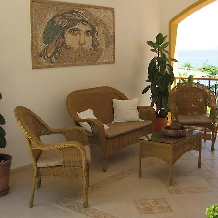 Hadrian Hotel 2*