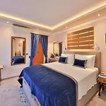 Hadrian Hotel 2*