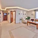 Hadrian Hotel 2*